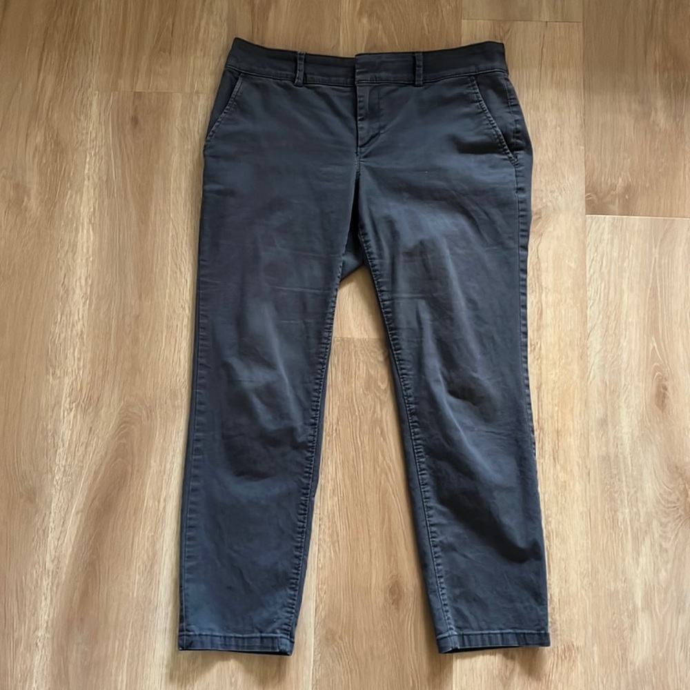 LOFT Gray cropped slim pants size 8P